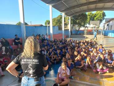 Foto 6: Ação educativa em combate e Dengue e o Escorpião