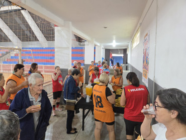 Foto 32: Quatá celebra o Dia do Idoso com partida de voleibol adaptado