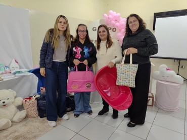 Foto 23:  Entrega de kits de enxoval