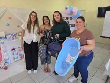 Foto 20: CRAS realiza terceira reunião do grupo de gestantes com entrega de kits maternidade