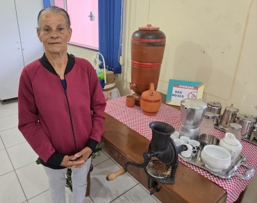 Foto 13: CRAS promove café da manhã especial em comemoração ao Dia do Idoso