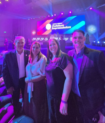 Foto 2: Quatá é reconhecida com certificado do Prêmio Sebrae Prefeitura Empreendedora