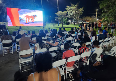 Foto 27: Projeto Cinema no Bairro reúne cerca de 200 pessoas no Jardim Primavera