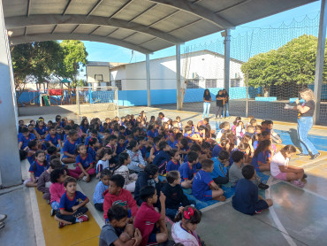 Foto 8: Ação educativa em combate e Dengue e o Escorpião