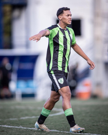 Foto 24: Ex-atleta quataense treina pelo sub-20 com elenco profissional