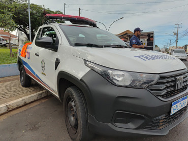 Foto 10: Motoristas recebem orientações durante blitz de campanha educativa