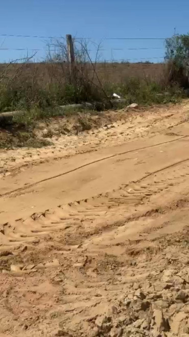 Foto 1: Aplicação de Cascalho em Propriedades Rurais