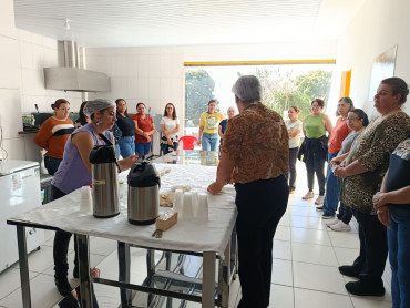 Foto 4: Cozinheiras da Rede Municipal participam de treinamento
