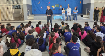 Foto 15: Entrega de Kits Odontológicos para os alunos
