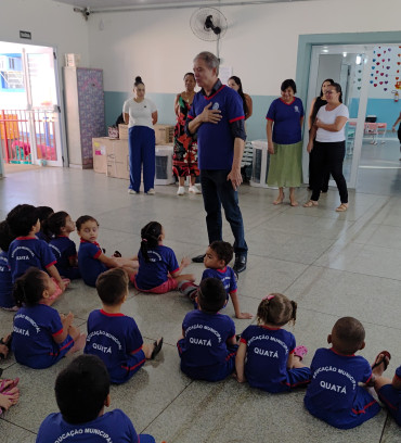 Foto 34: Novos uniformes são entregues para os alunos da Rede Municipal de Quatá