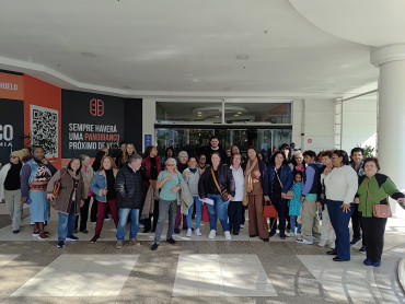 Foto 13: Grupos do CRAS de Quatá vão ao cinema