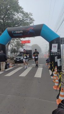 Foto 45: Mesmo com mal tempo, corrida de pedestre TVCOM RUNNING reúne mais de 300 participantes 