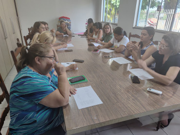 Foto 2: Reunião com equipe de gestão e representantes das entidades sociais