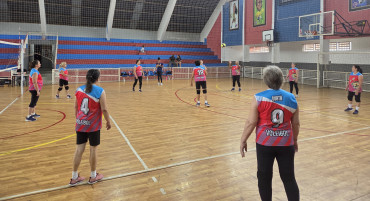Foto 44: Quatá celebra o Dia do Idoso com partida de voleibol adaptado