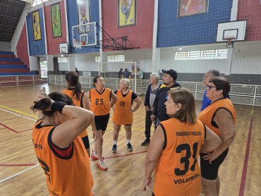 Foto 43: Quatá celebra o Dia do Idoso com partida de voleibol adaptado
