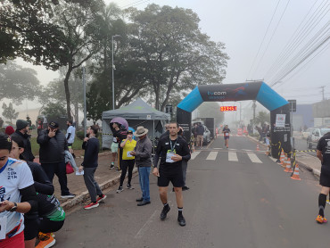 Foto 79: Mesmo com mal tempo, corrida de pedestre TVCOM RUNNING reúne mais de 300 participantes 