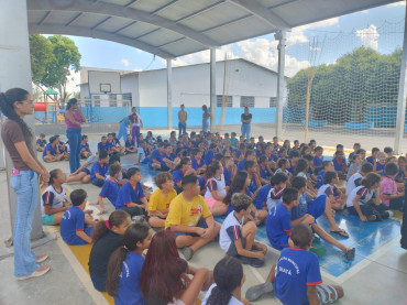 Foto 42: Novos uniformes são entregues para os alunos da Rede Municipal de Quatá