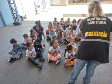 Foto 45: Ação educativa em combate e Dengue e o Escorpião