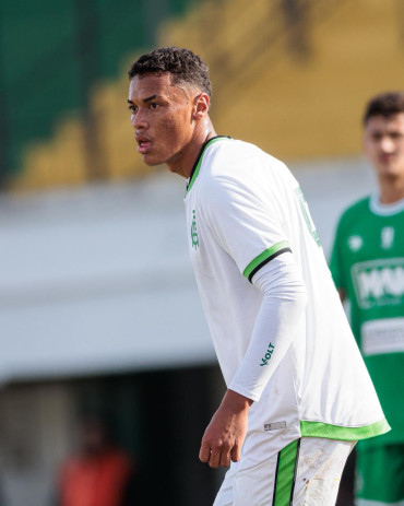 Foto 11: Ex-atleta quataense treina pelo sub-20 com elenco profissional