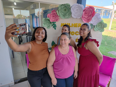 Foto 17: CRAS realiza café especial em comemoração ao Dia das Mulheres