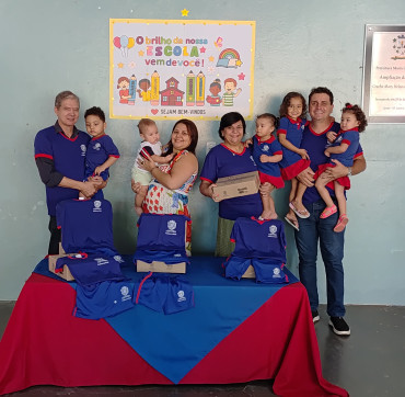 Novos uniformes são entregues para os alunos da Rede Municipal de Quatá