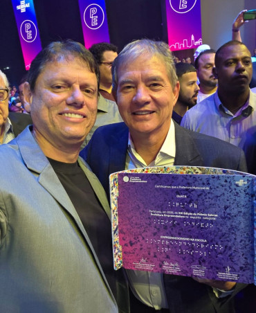 Foto 4: Quatá é reconhecida com certificado do Prêmio Sebrae Prefeitura Empreendedora