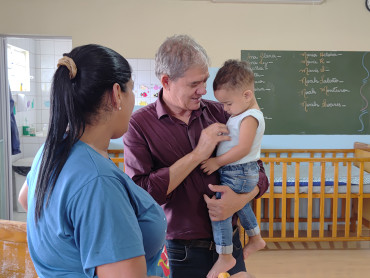 Foto 3: Alunos de Quatá recebem material escolar e são recepcionados com acolhimento e carinho no primeiro dia de aula