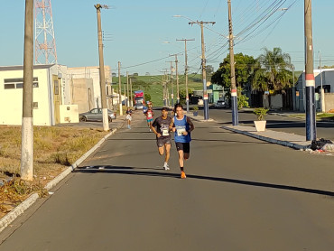 Foto 31: Treinão In9ve reúne participantes em atividade esportiva em Quatá