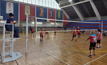 Foto 68: Quatá celebra o Dia do Idoso com partida de voleibol adaptado