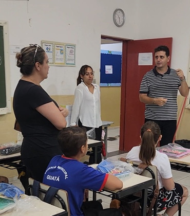 Foto 138: Alunos de Quatá recebem material escolar e são recepcionados com acolhimento e carinho no primeiro dia de aula