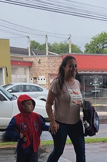 Foto 135: Alunos de Quatá recebem material escolar e são recepcionados com acolhimento e carinho no primeiro dia de aula