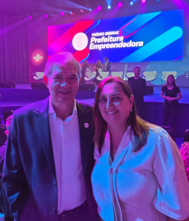 Foto 3: Quatá é reconhecida com certificado do Prêmio Sebrae Prefeitura Empreendedora