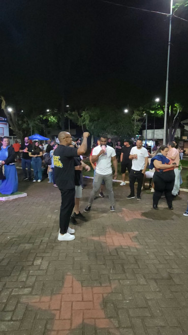 Foto 70: Tardezinha do Samba reúne música, lazer e diversão para toda a família em Quatá