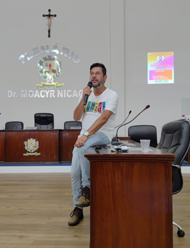 Foto 1: Profissionais Municipais participam de palestra em prol do Fevereiro Roxo e Laranja