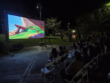 Foto 12: Projeto Cinema no Bairro reúne cerca de 200 pessoas no Jardim Primavera
