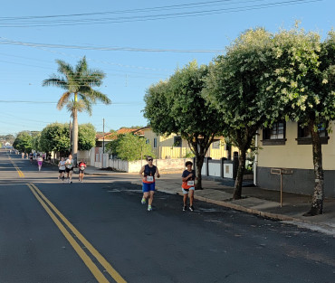 Foto 32: Treinão In9ve reúne participantes em atividade esportiva em Quatá