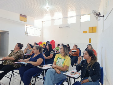 Foto 9: Cozinheiras da Rede Municipal participam de treinamento